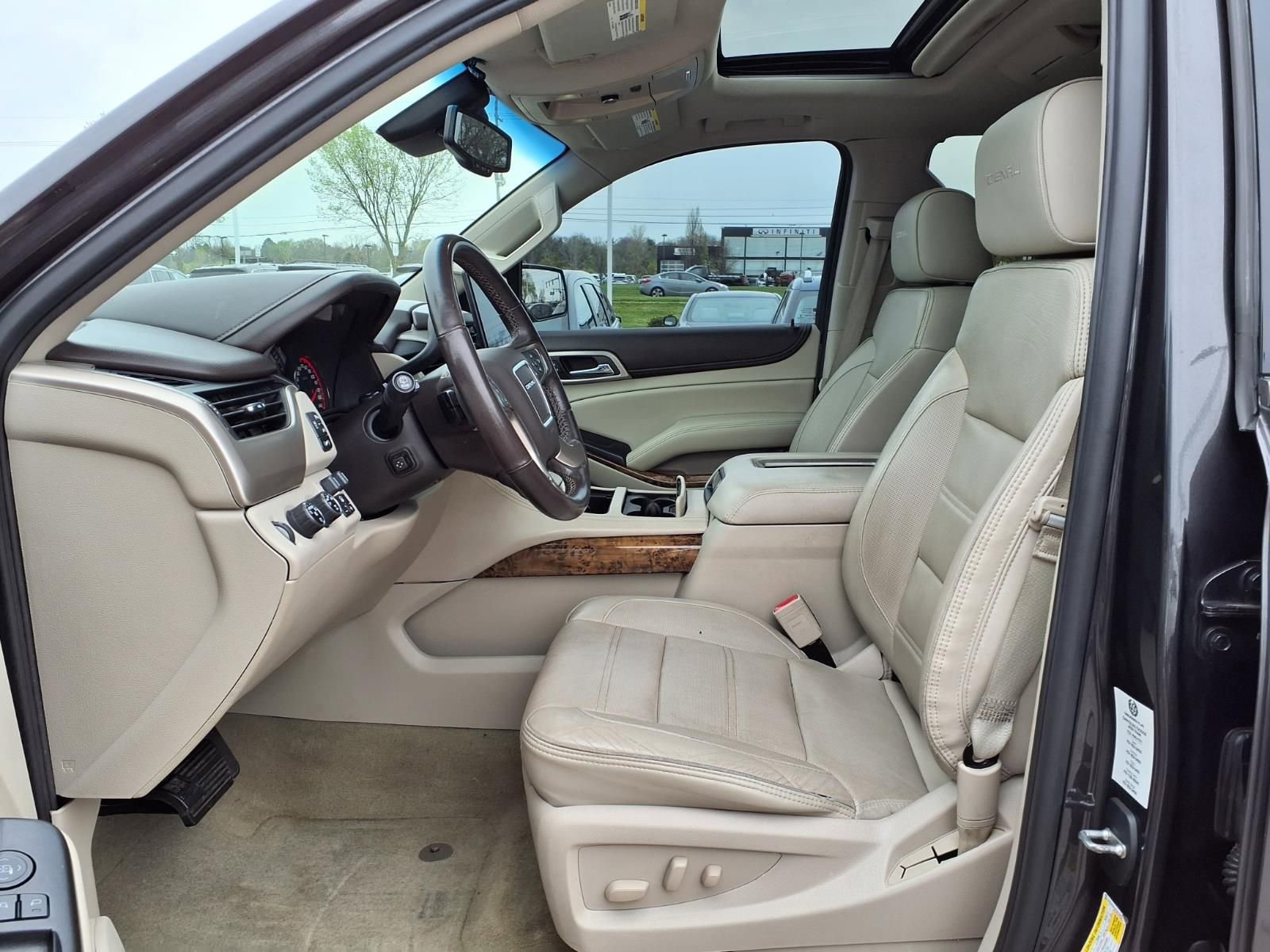 Used 2016 GMC Yukon XL Denali w/ Open Road Package AWD/4WD image 19