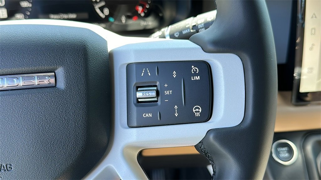 New 2025 Land Rover Defender 110 X-Dynamic SE image 15