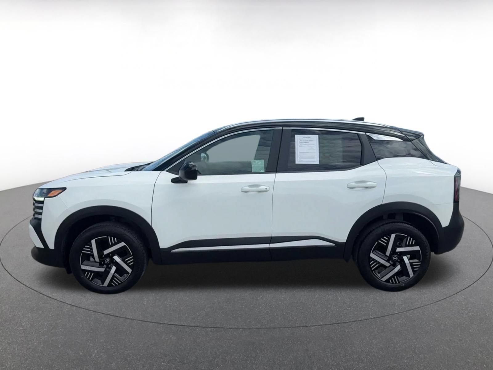 Used 2026 Nissan Kicks SV w/ Cold Weather Package FWD image 8