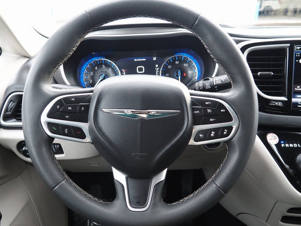 Used 2024 Chrysler Pacifica Touring-L image 22