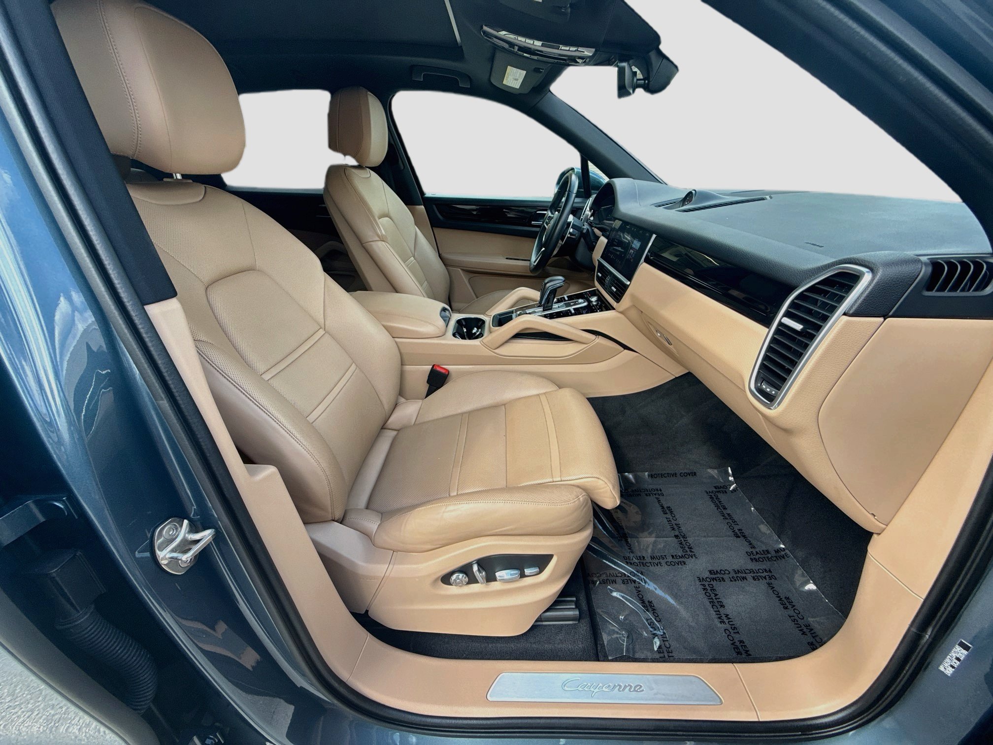 Used 2020 Porsche Cayenne w/ Premium Package AWD/4WD image 30
