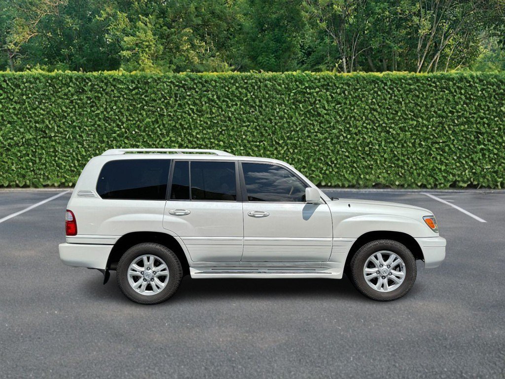 Used 2005 Lexus LX 470 4WD w/ Preferred Accessory Pkg image 2