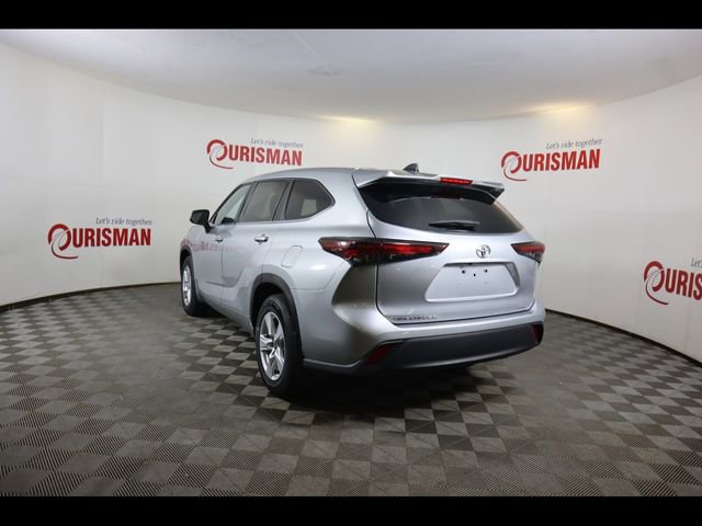 Used 2024 Toyota Highlander LE image 9