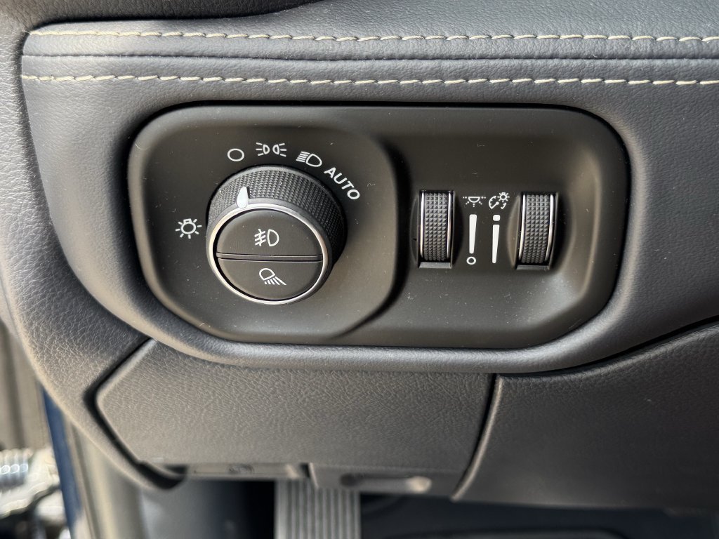 Used 2022 RAM 3500 Limited AWD/4WD image 24