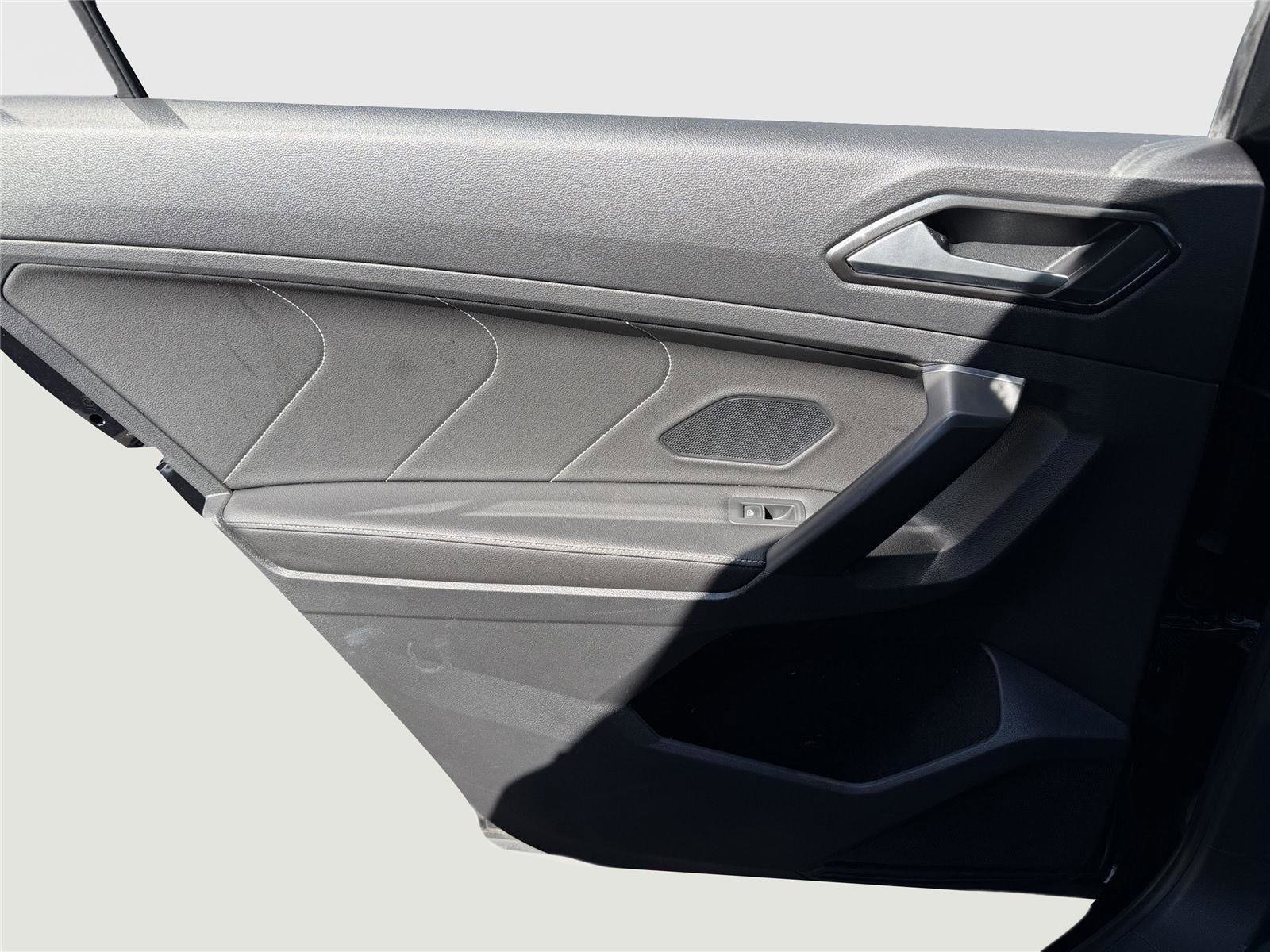 Used 2022 Volkswagen Tiguan SE R-Line image 22