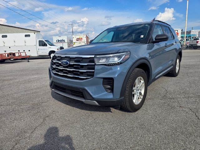 Used 2025 Ford Explorer Active AWD/4WD image 8