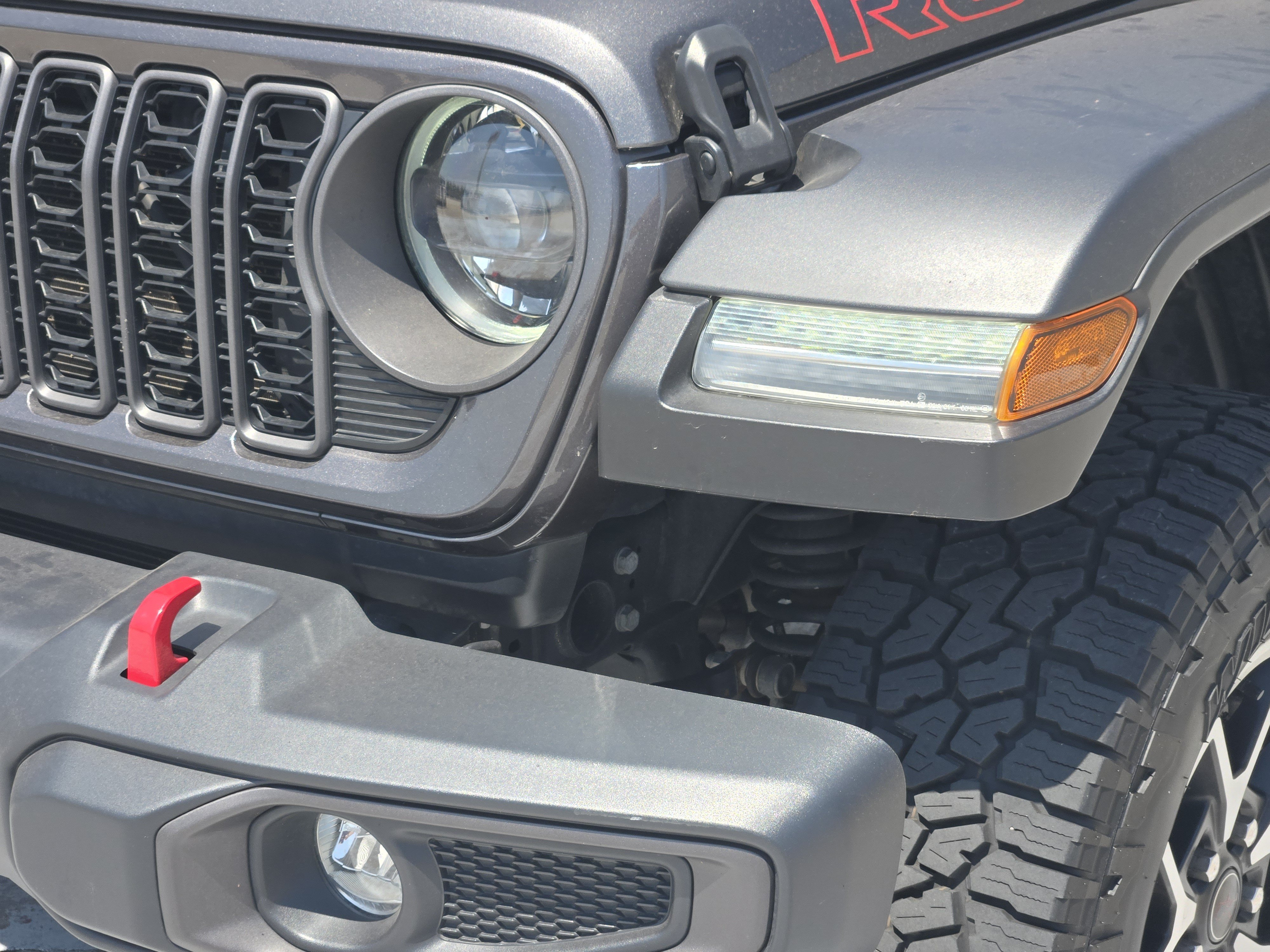 Used 2024 Jeep Gladiator Rubicon w/ Convenience Group AWD/4WD image 11