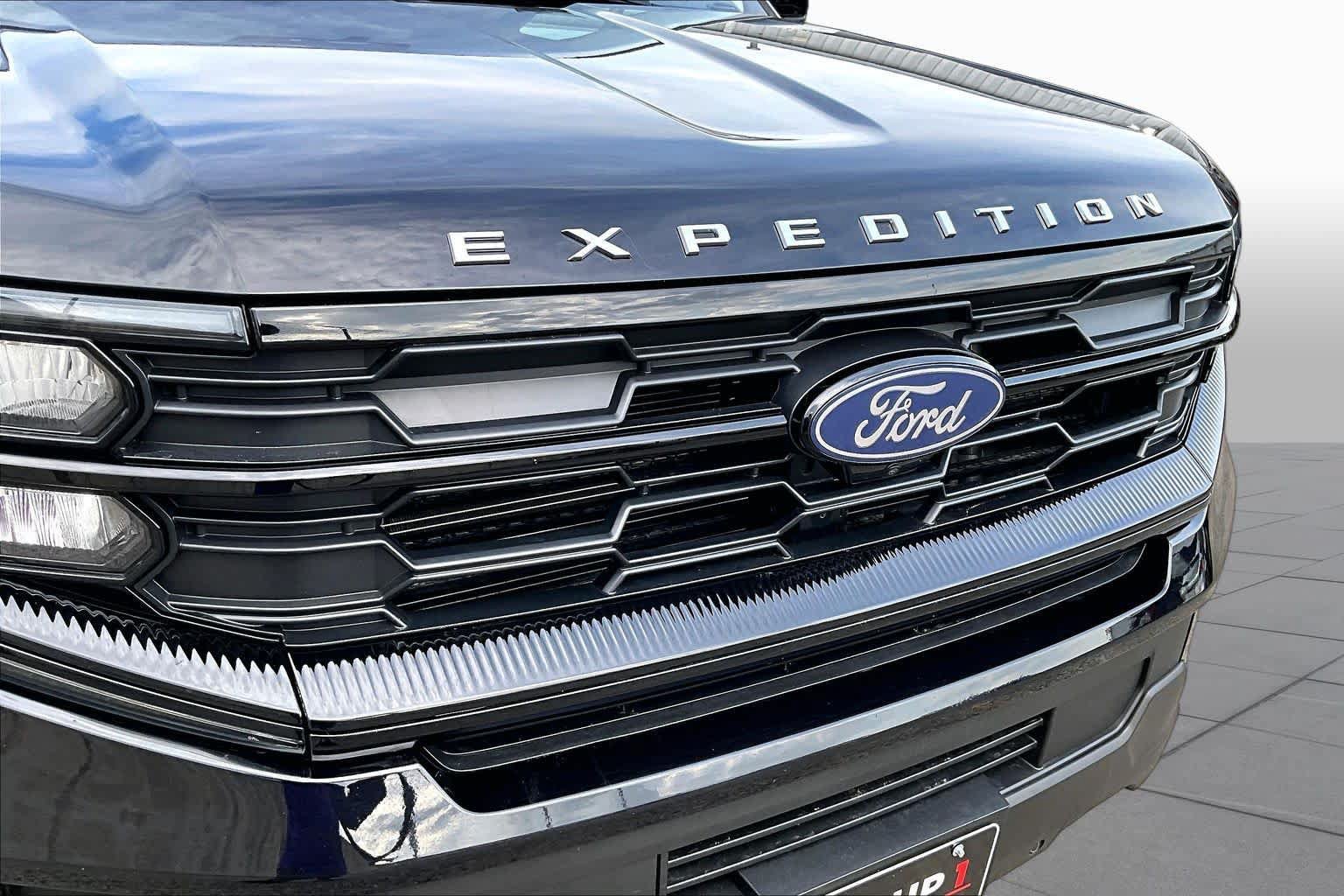Used 2025 Ford Expedition Active RWD image 30