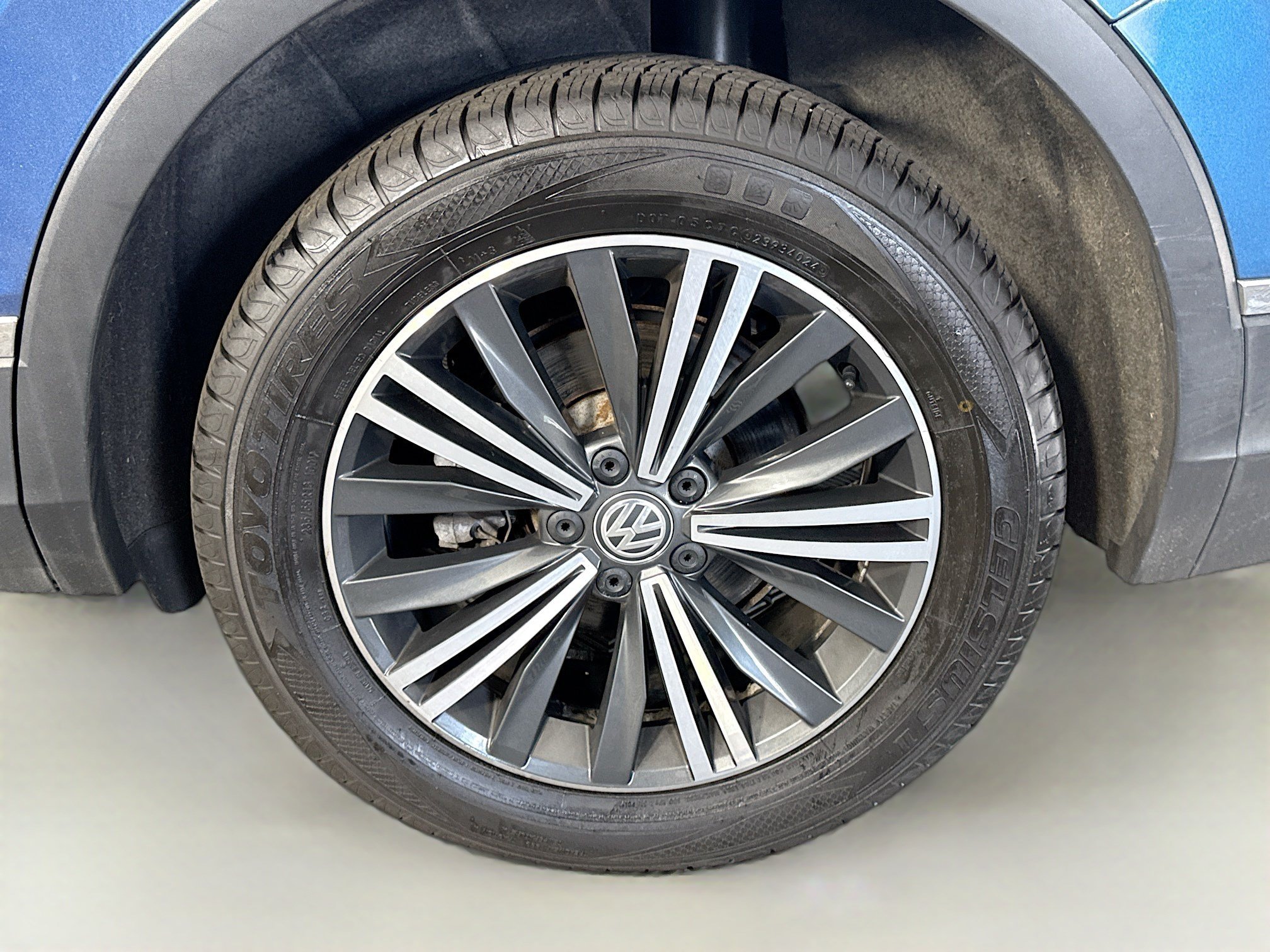 Used 2018 Volkswagen Tiguan SEL AWD/4WD image 37