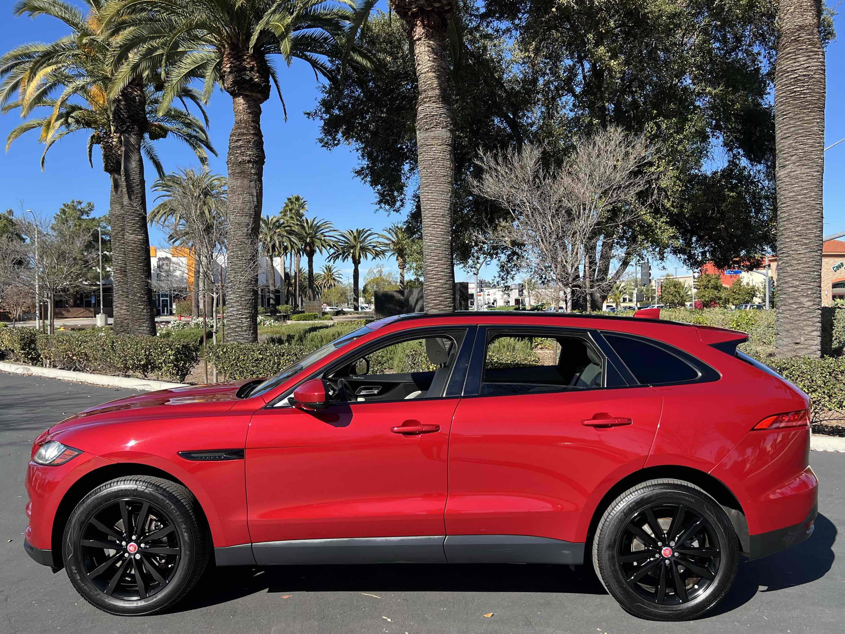 Used 2019 Jaguar F-PACE Prestige image 22