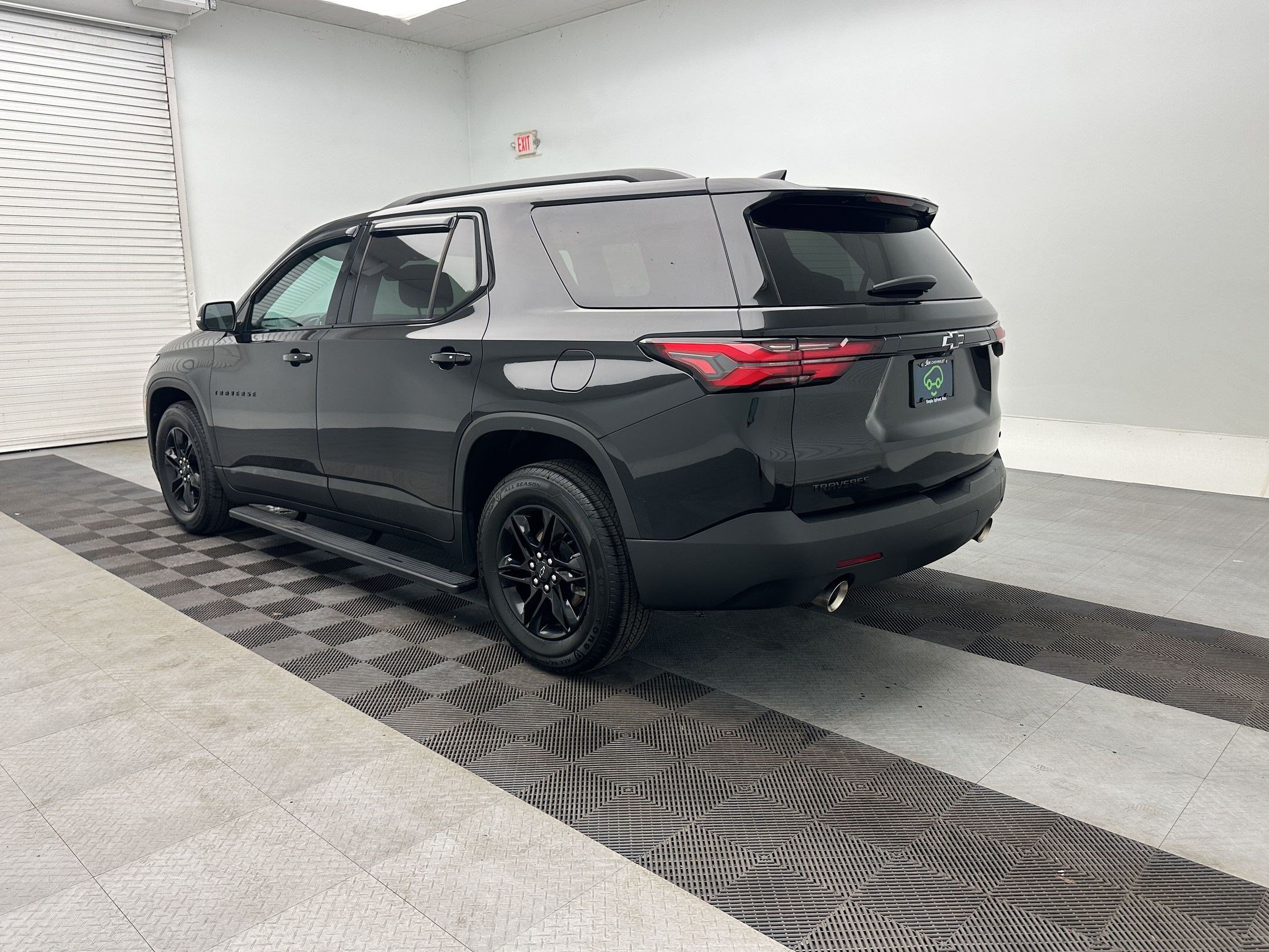 Used 2023 Chevrolet Traverse LT w/ Midnight/Sport Edition AWD/4WD image 3