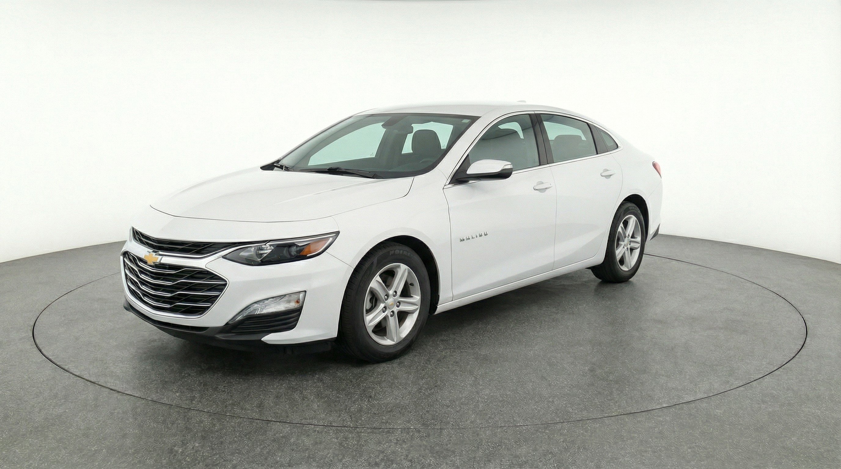 Used 2024 Chevrolet Malibu LT image 3