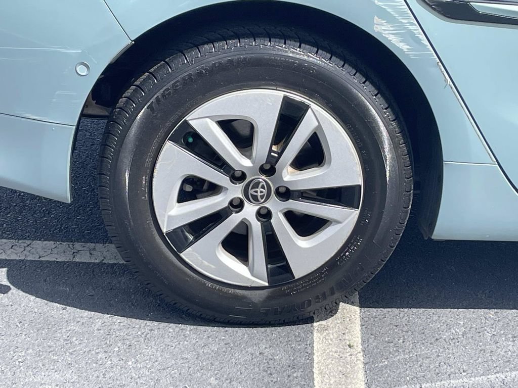 Used 2018 Toyota Prius Three w/ Advanced Technology Package FWD image 9