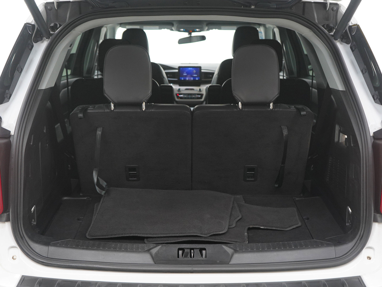 Used 2024 Ford Explorer XLT image 19