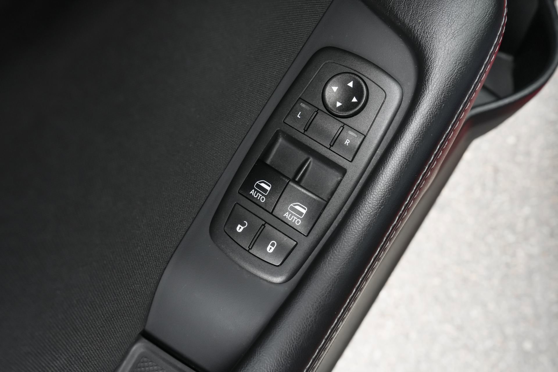 Used 2019 Dodge Challenger SXT image 18