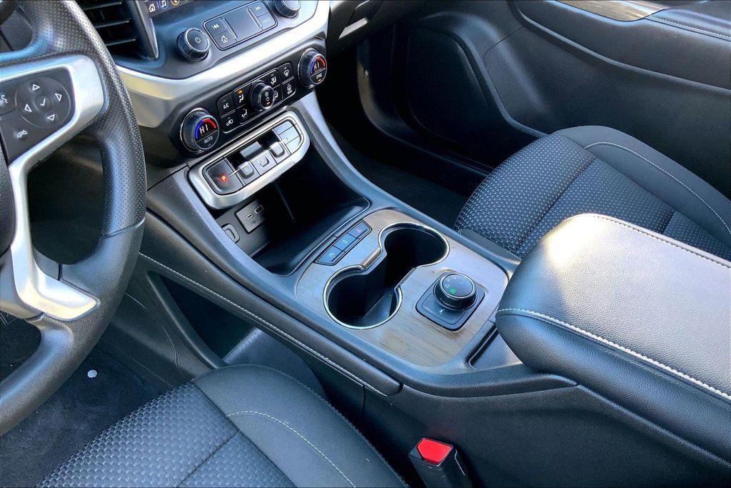 Used 2023 GMC Acadia SLE image 13