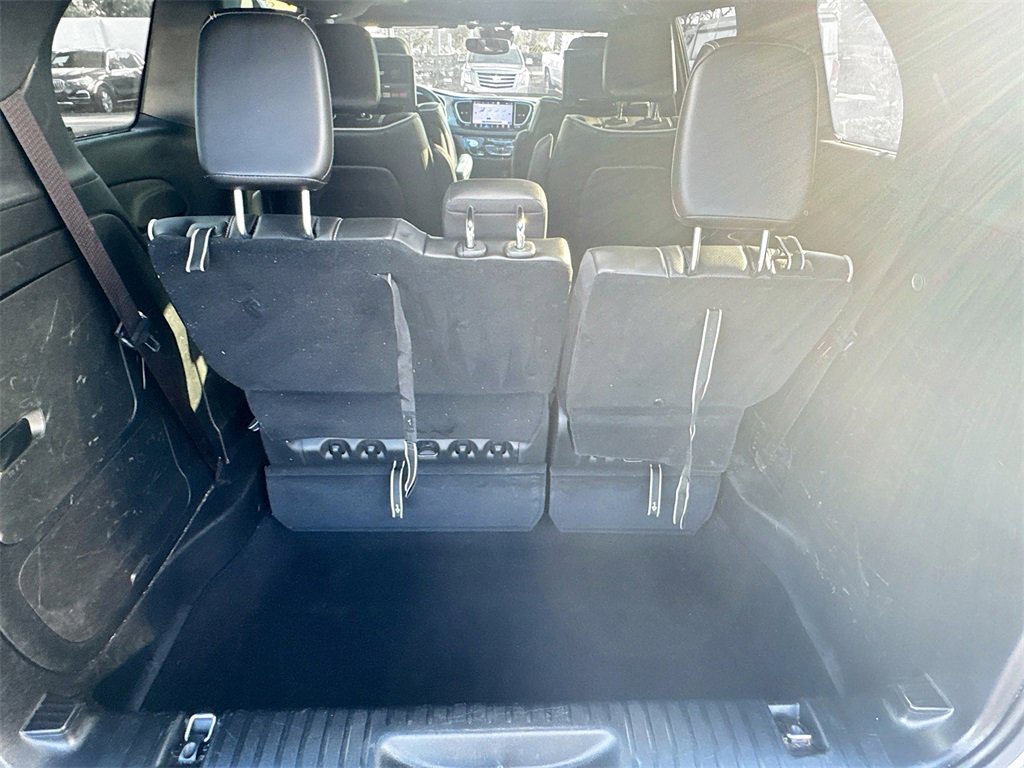 Used 2023 Chrysler Pacifica Limited w/ Uconnect Theater Family Group image 30