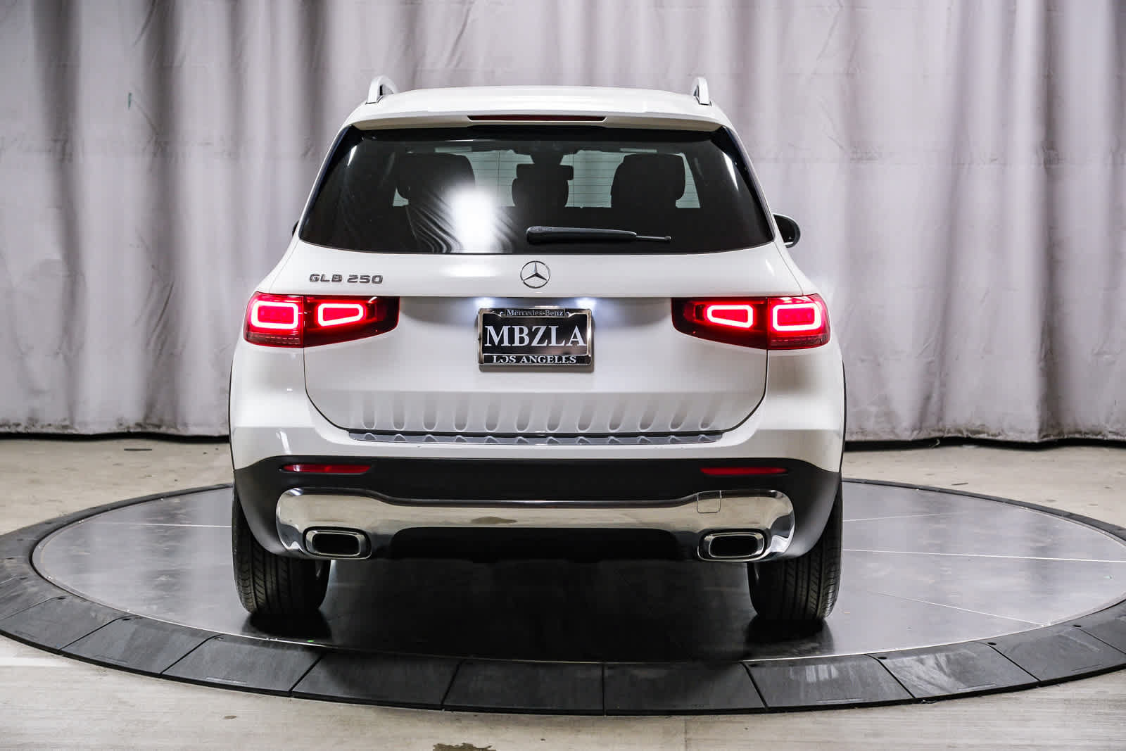 Used 2022 Mercedes-Benz GLB 250 image 3