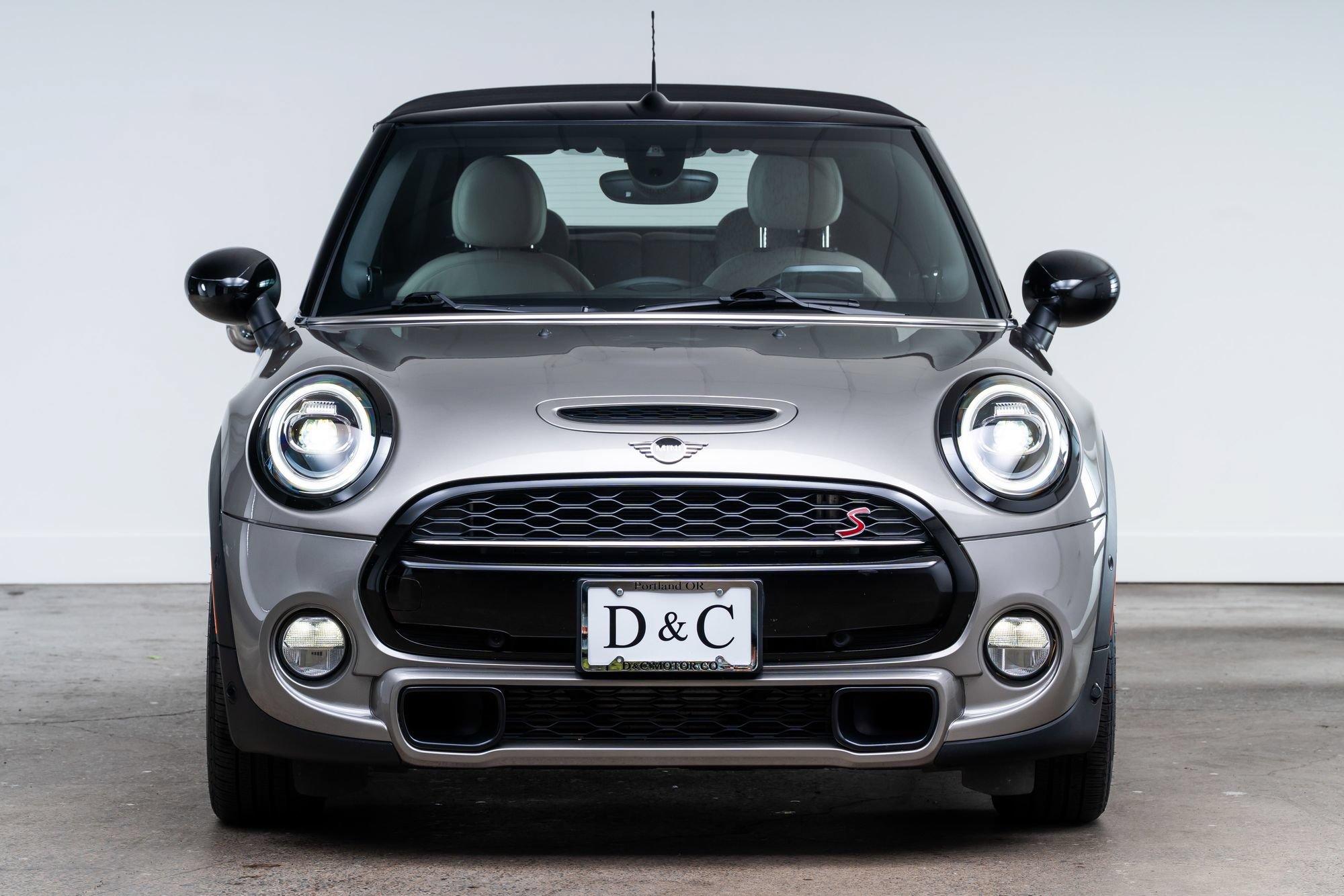 Used 2019 MINI Cooper S w/ Signature Upholstery Package FWD image 2