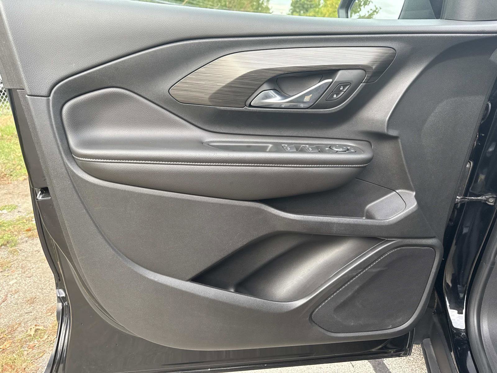 Used 2022 GMC Terrain SLE w/ Driver Convenience Package image 17