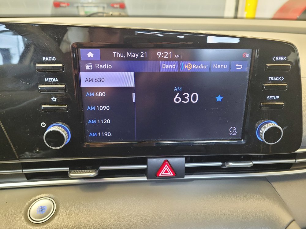 Used 2022 Hyundai Elantra SEL w/ Convenience + Premium Package FWD image 25