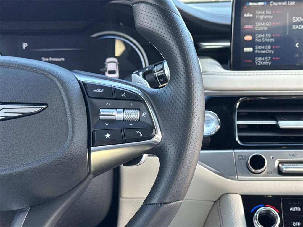 Used 2025 Genesis G70 2.5T image 9