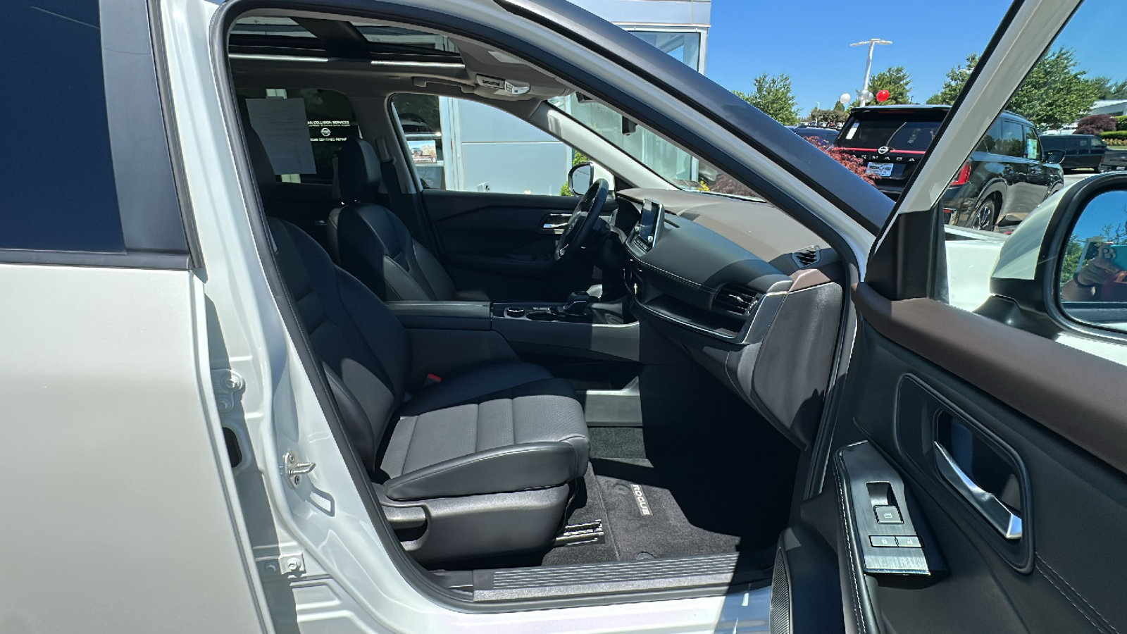 Certified 2023 Nissan Rogue SV w/ SV Premium B Package AWD/4WD image 23
