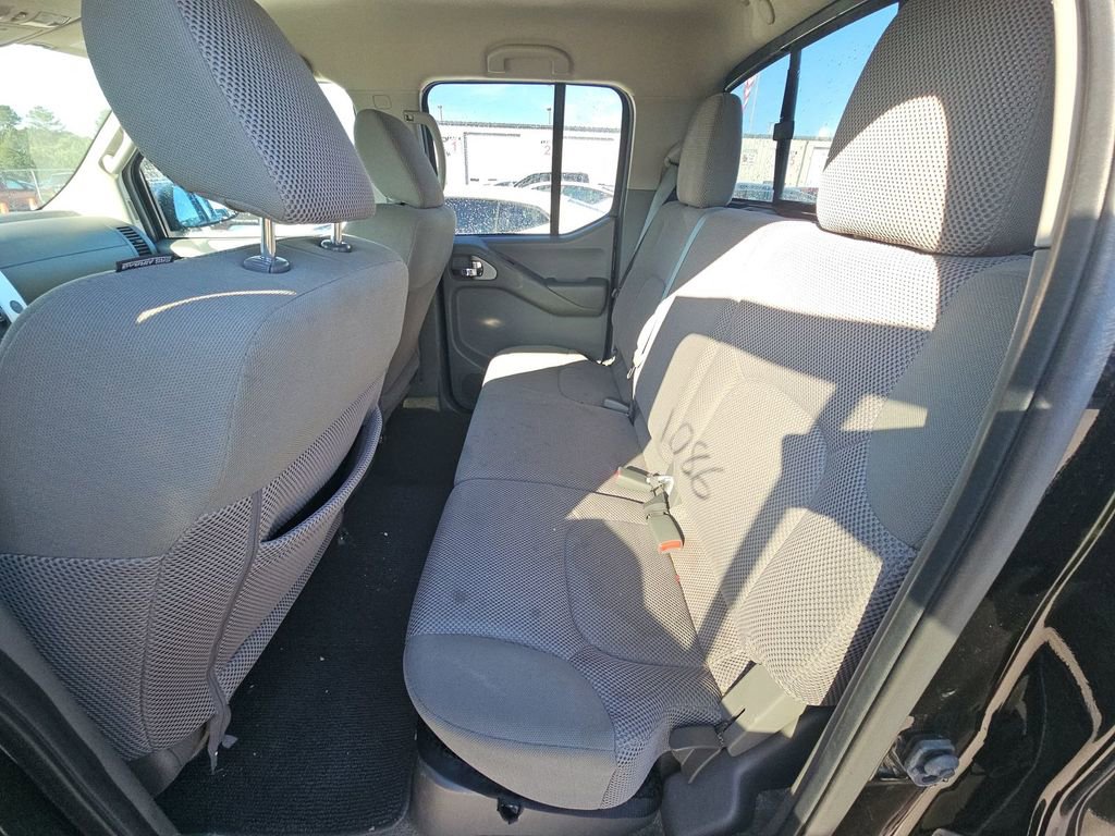 Used 2017 Nissan Frontier SV AWD/4WD image 4
