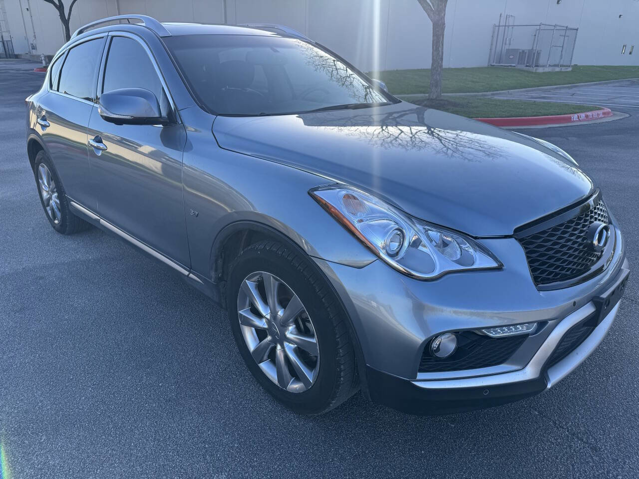 Used 2017 INFINITI QX50 2WD w/ Premium Plus Package image 3