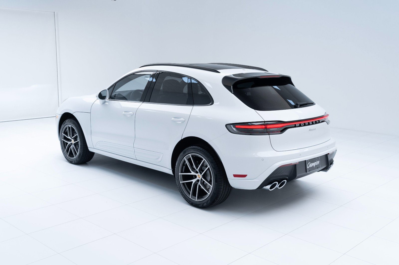 New 2025 Porsche Macan image 3