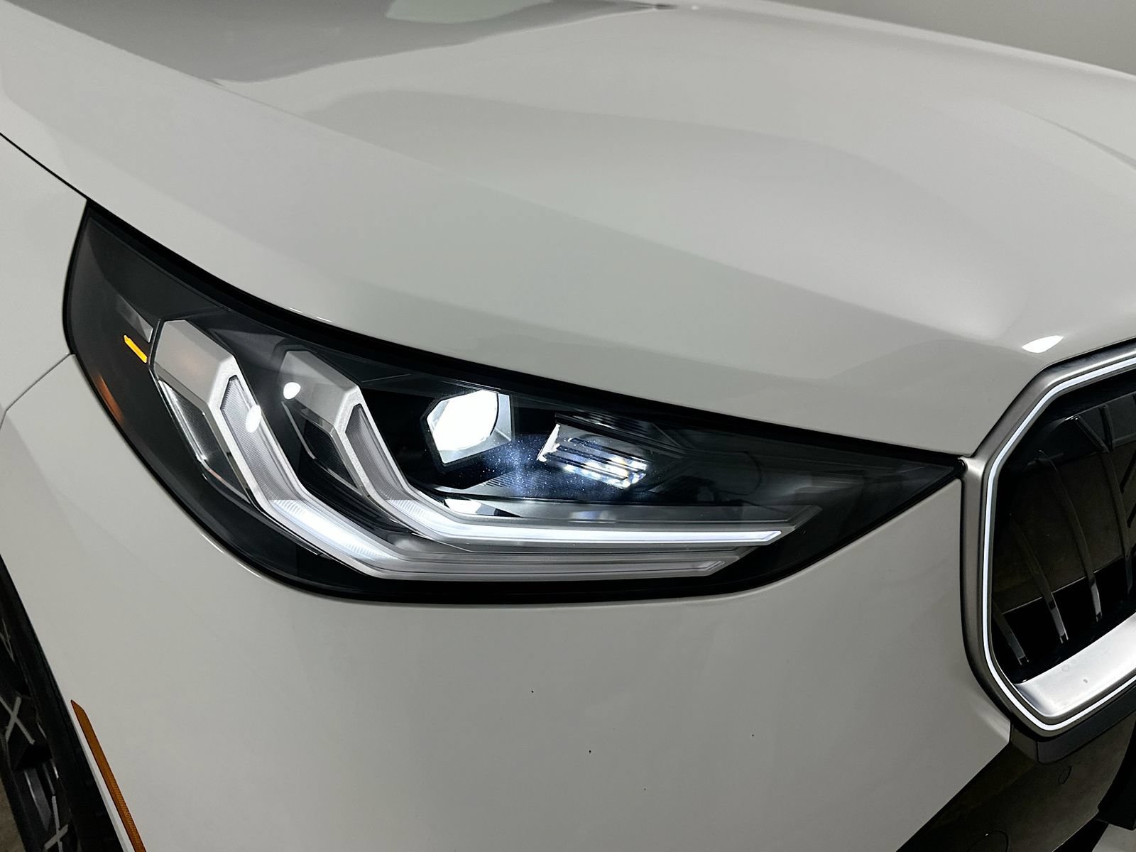 Used 2025 BMW X3 xDrive30i w/ Premium Package AWD/4WD image 9