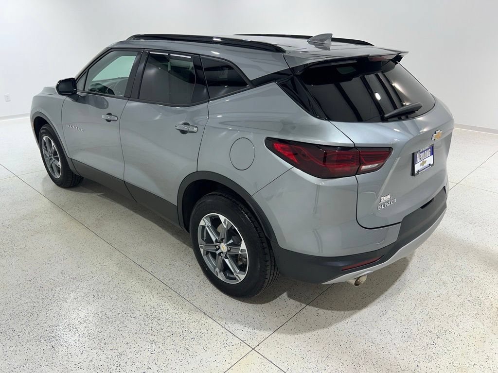 Used 2023 Chevrolet Blazer LT w/ Convenience Package FWD image 3