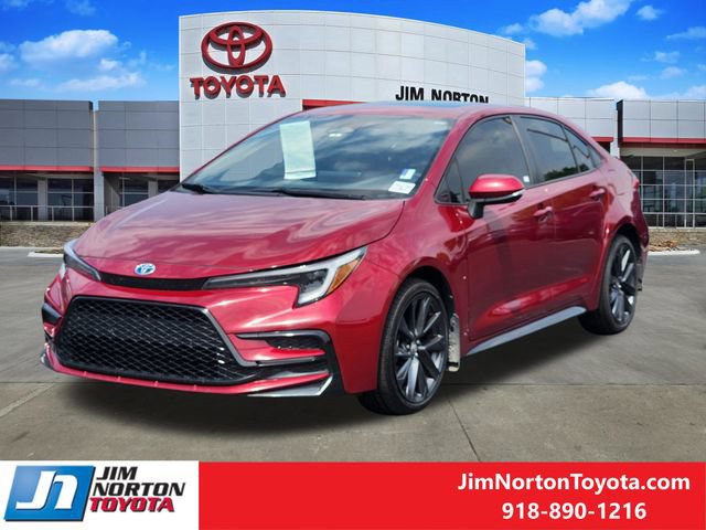 Used 2023 Toyota Corolla SE w/ SE Package FWD image 4