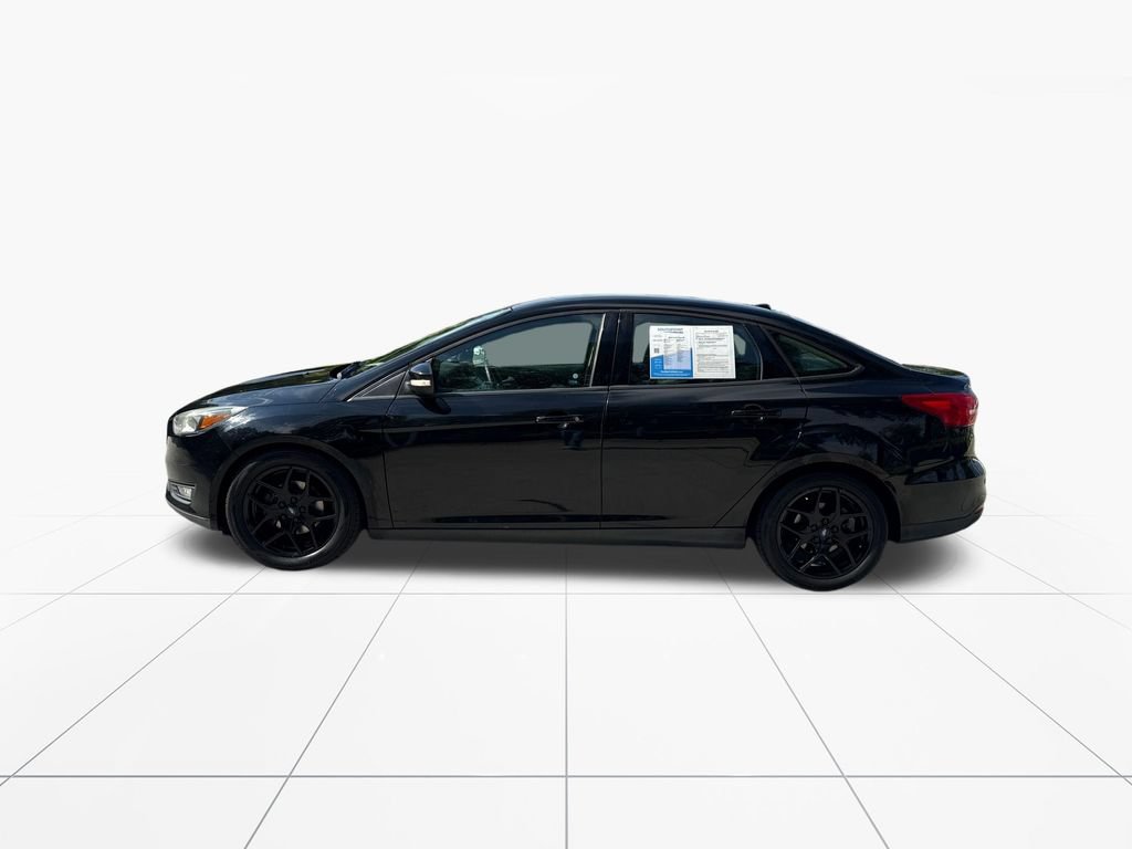 Used 2016 Ford Focus SE w/ Equipment Group 201A FWD image 4