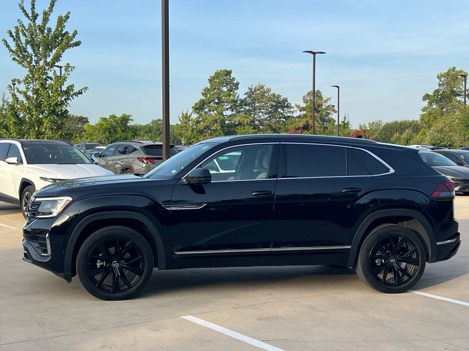 Used 2024 Volkswagen Atlas Cross Sport SEL Premium R-Line AWD/4WD image 6