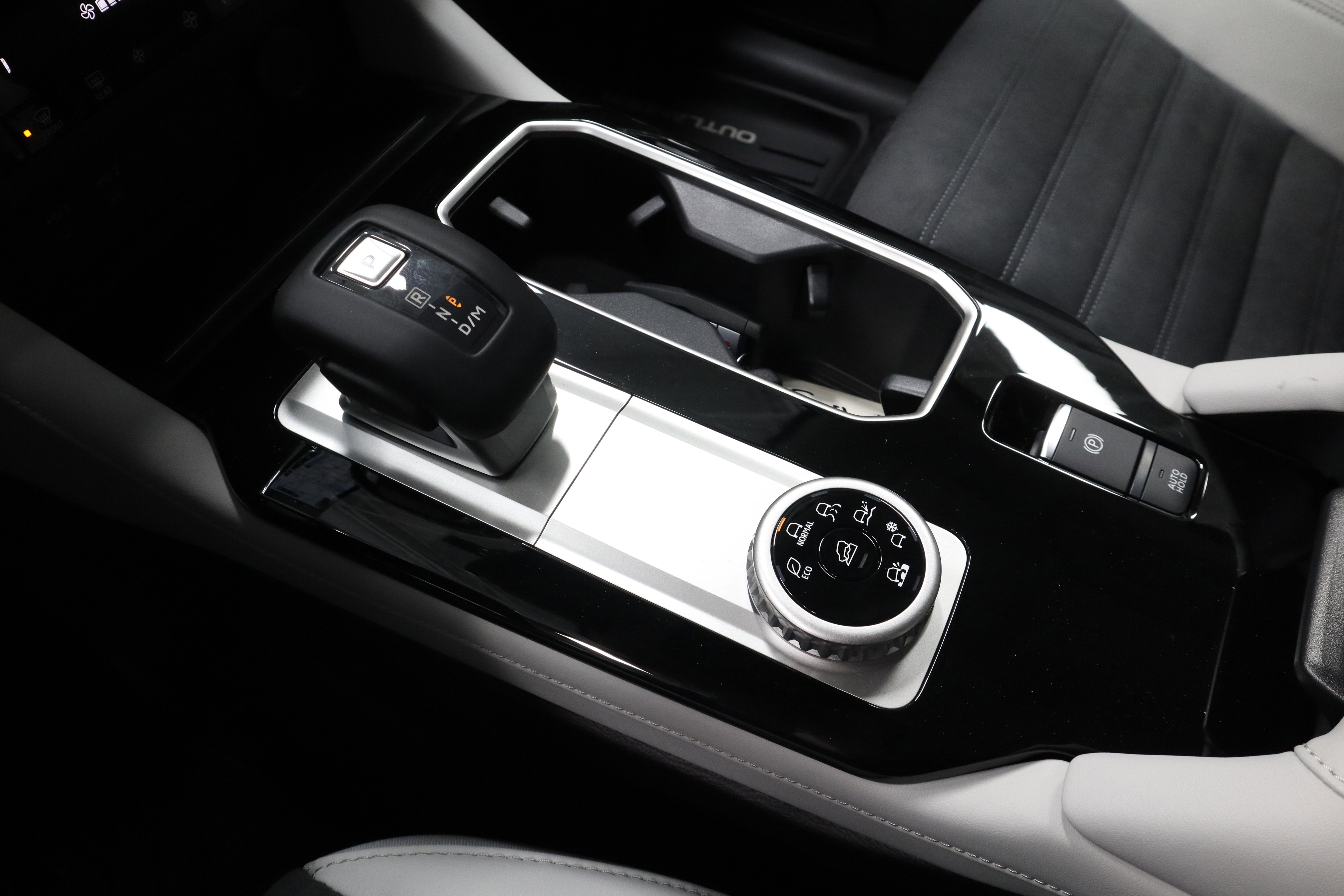 New 2026 Mitsubishi Outlander SE image 30