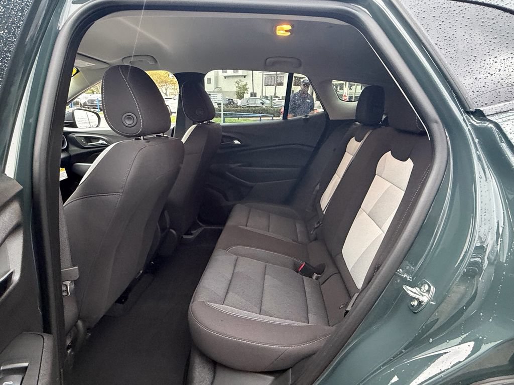 Used 2025 Chevrolet Trax LS w/ LS Convenience Package FWD image 11