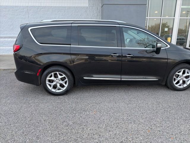 Used 2020 Chrysler Pacifica Limited image 11
