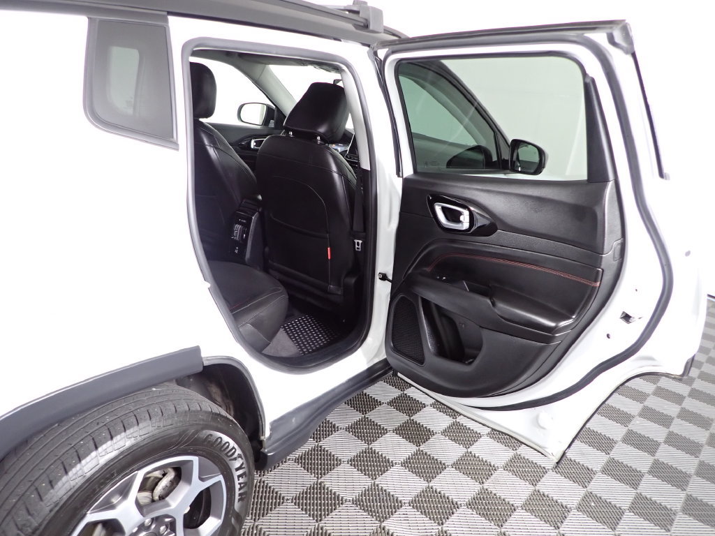 Used 2022 Jeep Compass Trailhawk w/ Trailhawk Convenience Group AWD/4WD image 32