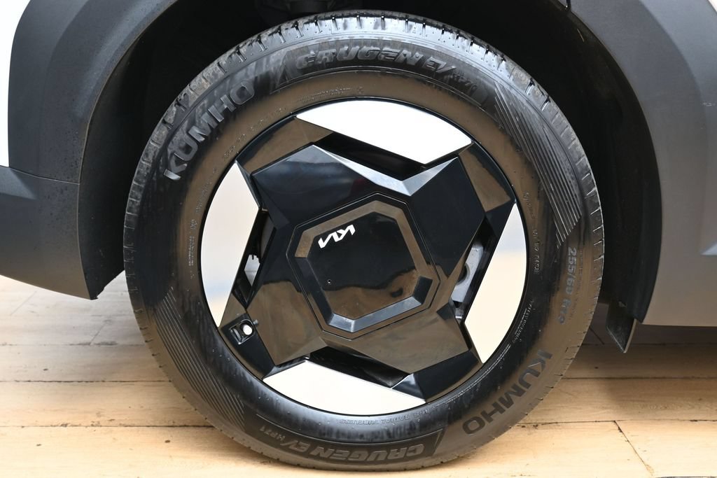 Used 2024 Kia EV9 Light RWD image 13