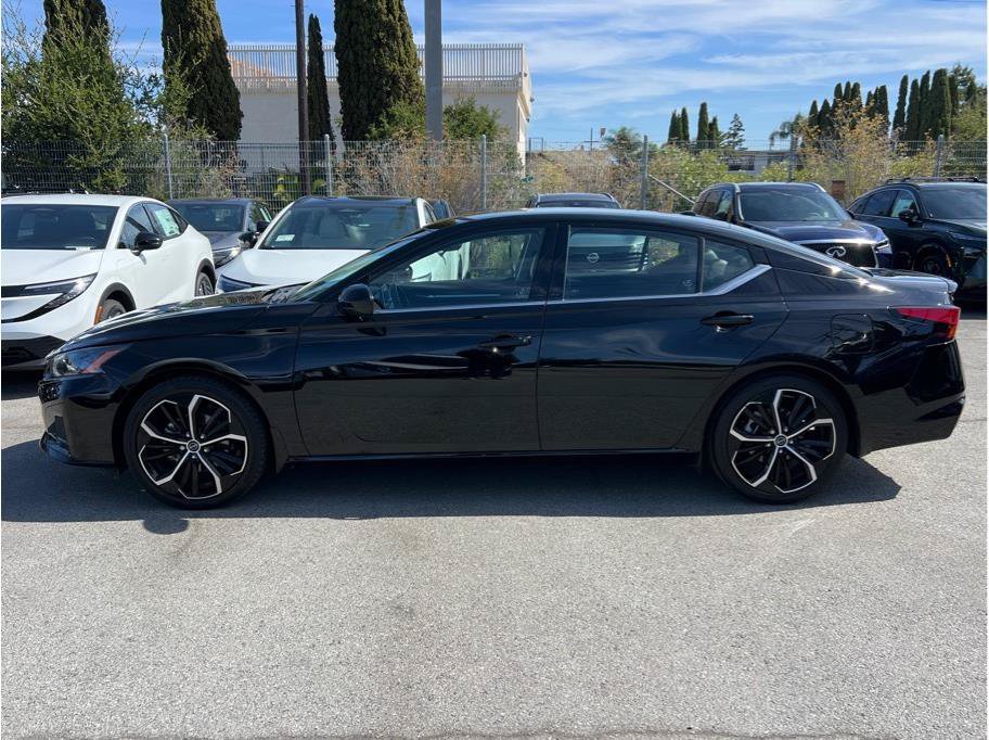 Used 2023 Nissan Altima 2.5 SR FWD image 7