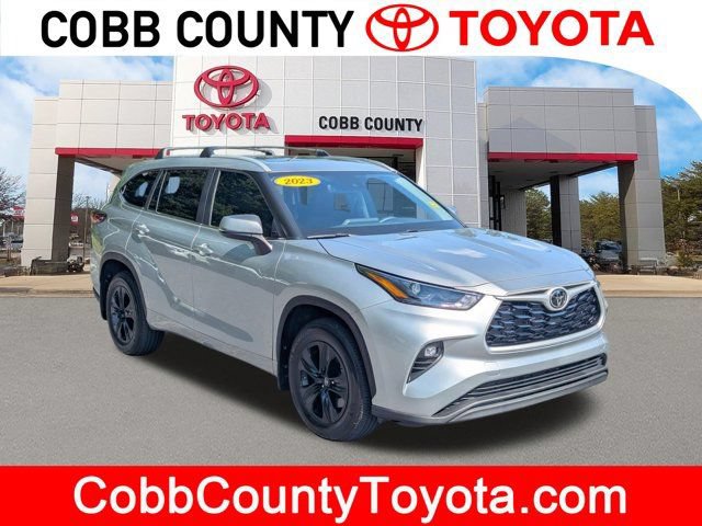 Used 2023 Toyota Highlander XLE AWD/4WD image 1