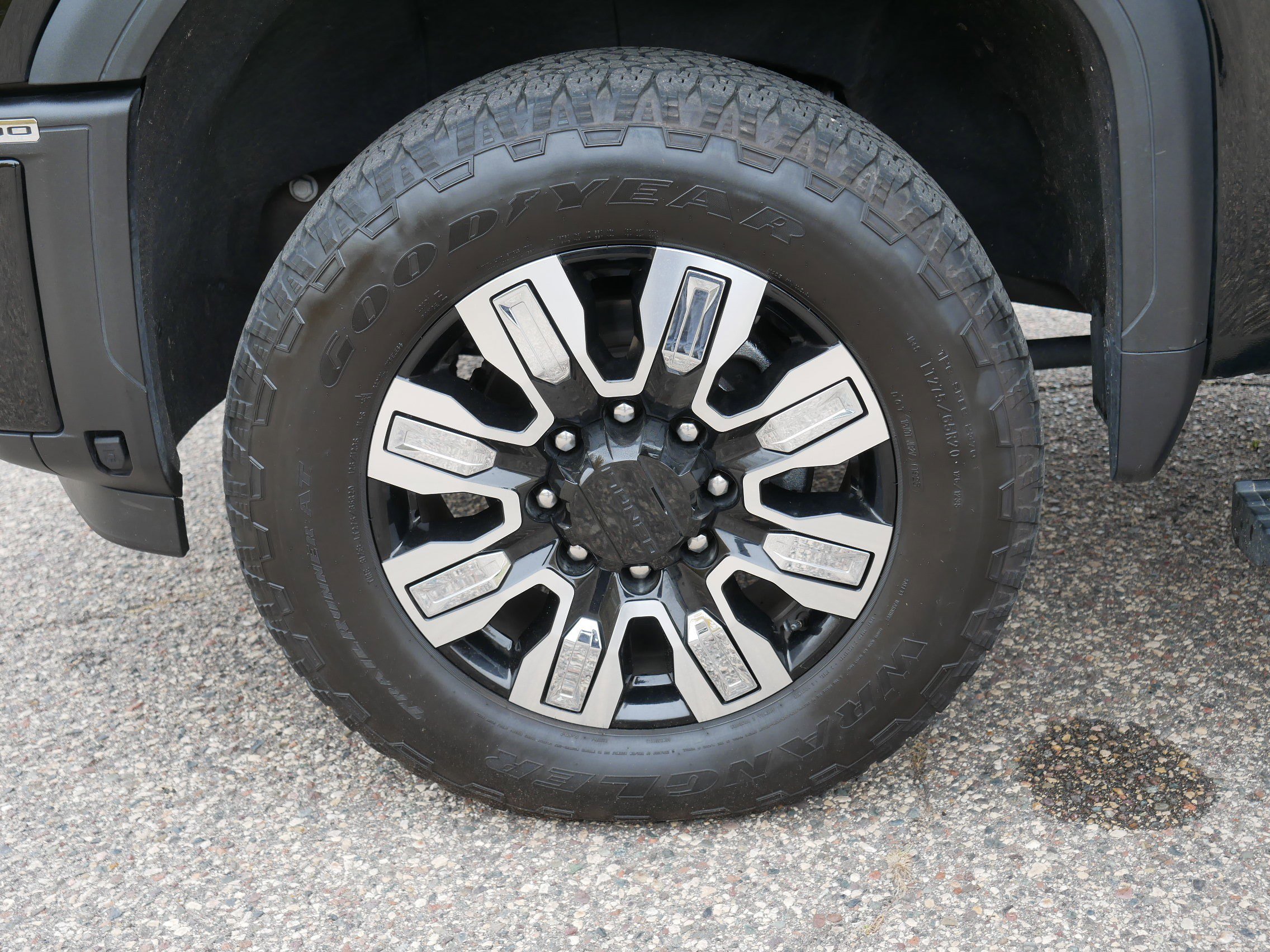 Used 2024 GMC Sierra 3500 Denali w/ Denali Reserve Package image 15