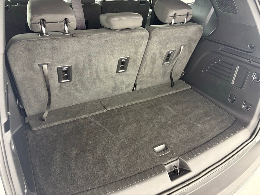 Used 2025 GMC Acadia Elevation image 40