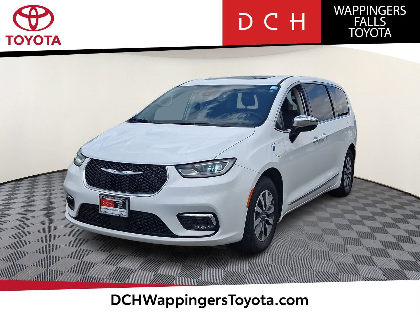 Used 2023 Chrysler Pacifica Limited FWD image 1