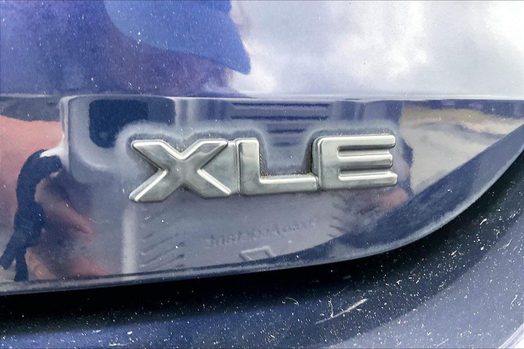 Used 2021 Toyota Highlander XLE FWD image 24