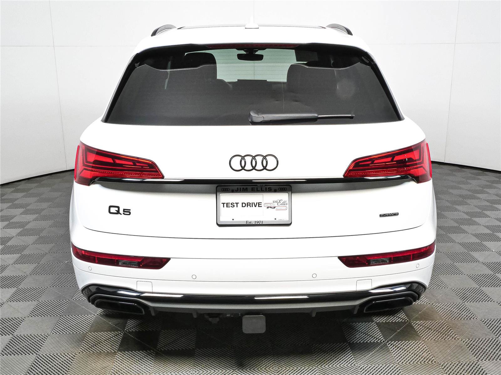 Used 2024 Audi Q5 2.0T Premium w/ Summer of Audi Package AWD/4WD image 27