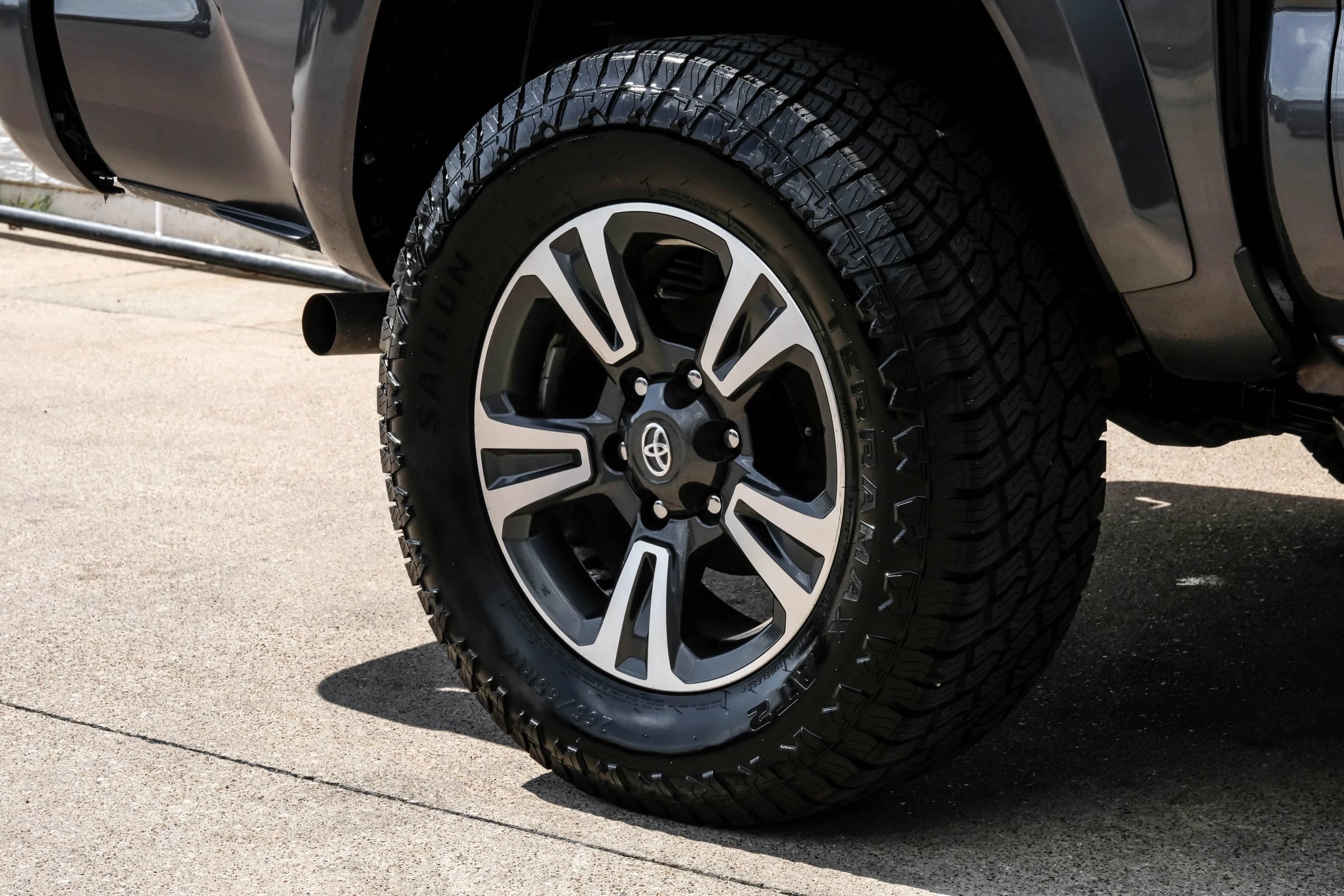 Used 2017 Toyota Tacoma TRD Sport w/ Tow Package (A/T) AWD/4WD image 52