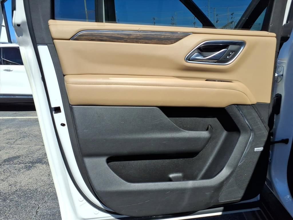 Used 2021 Chevrolet Suburban Premier w/ Premium Package image 22