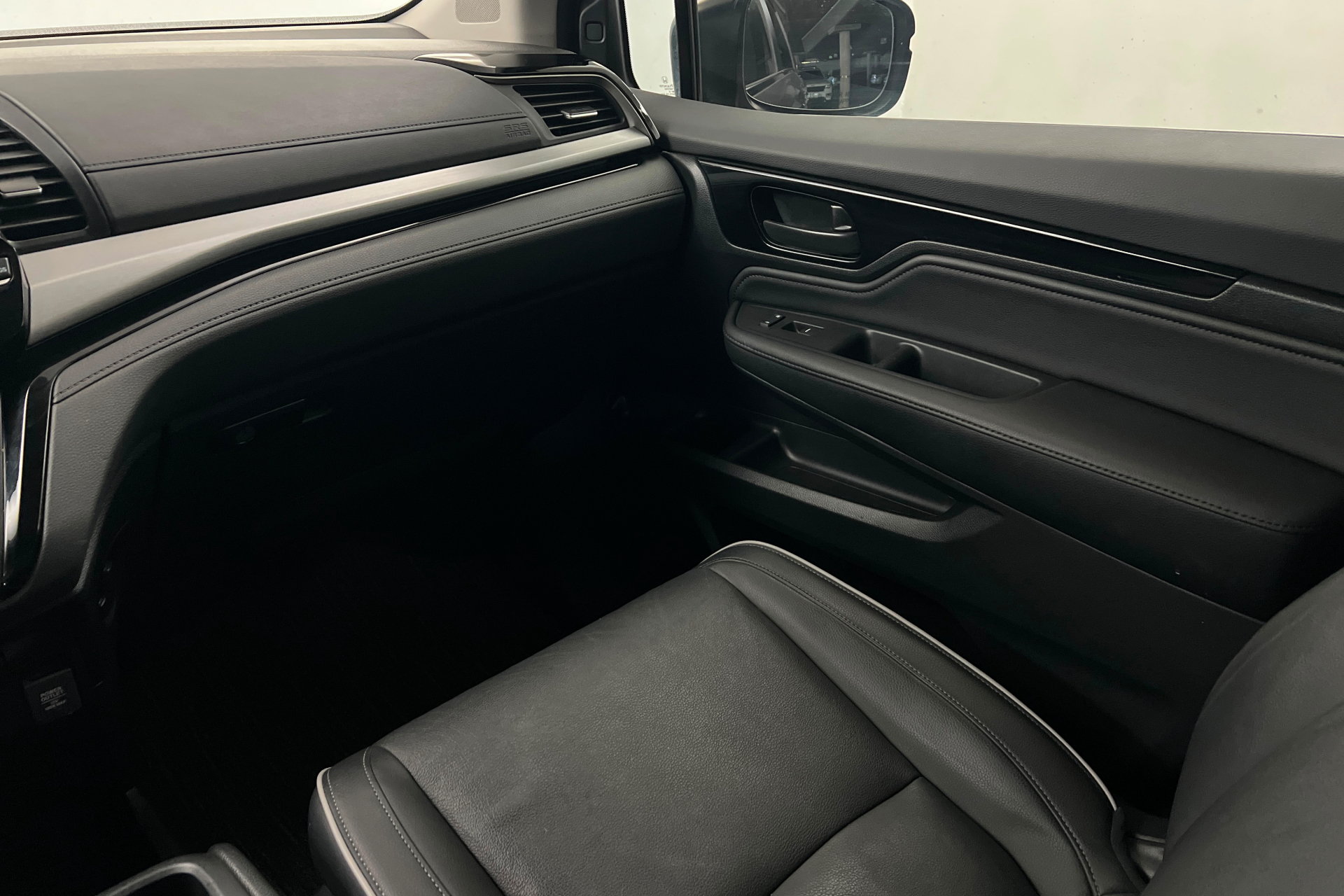 Used 2025 Honda Odyssey Touring image 11